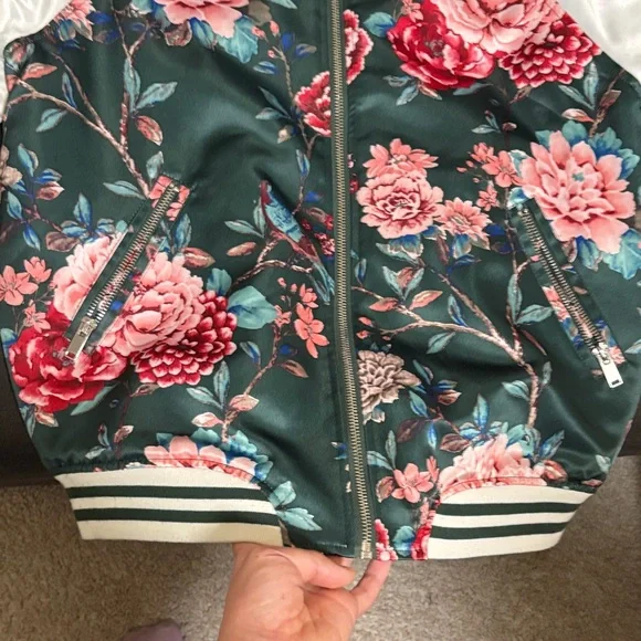 Forever 21 Green Floral Bomber Jacket - Picture 3 of 4